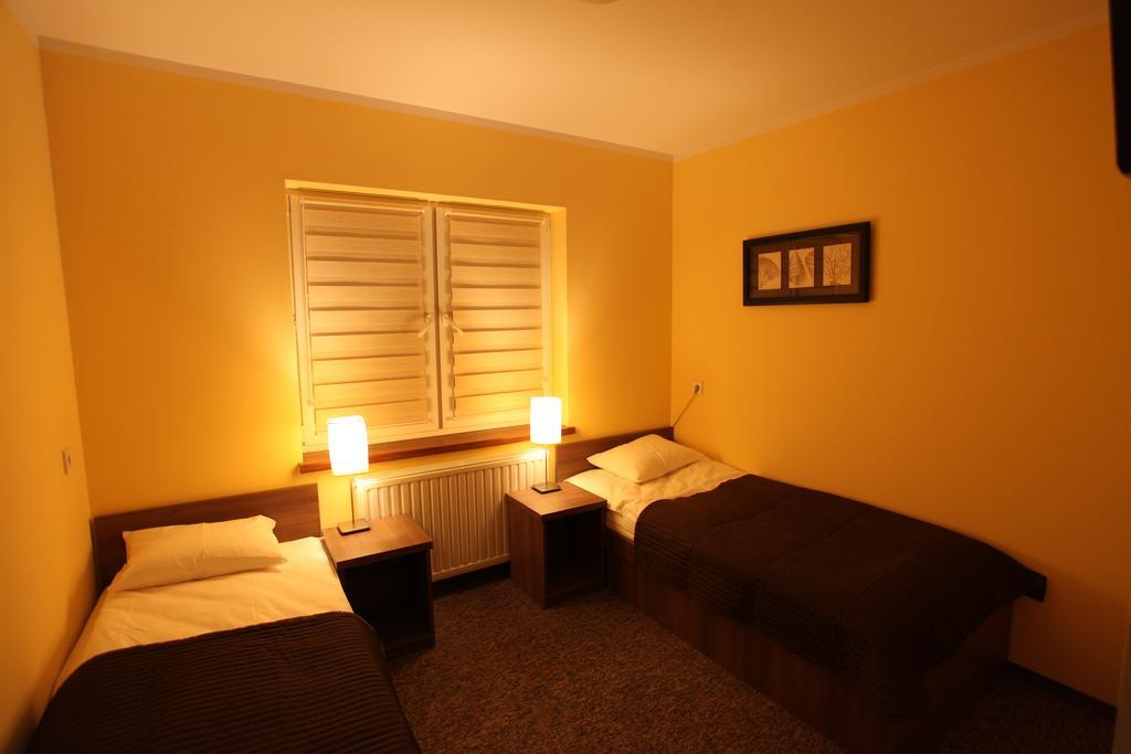 Hotelik A2 Pruszkow Bagian luar foto